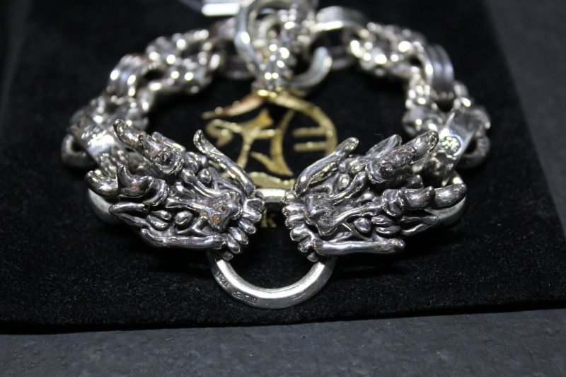 画像1: 銀双龍頭腕輪　Double Dragon Head Bracelet・ダブルドラゴンヘッドブレスレット（受注生産品・Built-to-order products） (1)