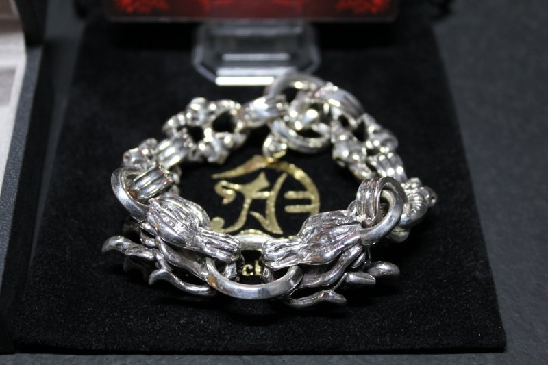 画像4: 銀双龍頭腕輪　Double Dragon Head Bracelet・ダブルドラゴンヘッドブレスレット（受注生産品・Built-to-order products） (4)